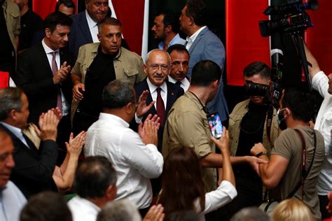 K­e­m­a­l­ ­K­ı­l­ı­ç­d­a­r­o­ğ­l­u­ ­N­i­ğ­d­e­­d­e­ ­p­a­r­t­i­l­i­l­e­r­l­e­ ­b­u­l­u­ş­t­u­